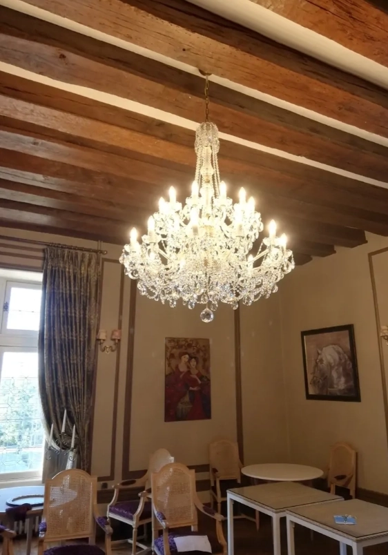 Pose de luminaire : installation d’un lustre en toute sécurité (Tours / Amboise – 37)